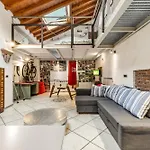 A Loft - Metro Centro- 5 Posti アパート ミラノ