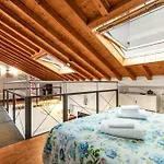 A Loft - Metro Centro- 5 Posti アパート